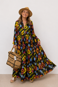 Robe longue bohème à imprimé floral multicolore.