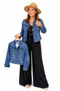 Veste en jean intemporelle, coupe confortable et féminine