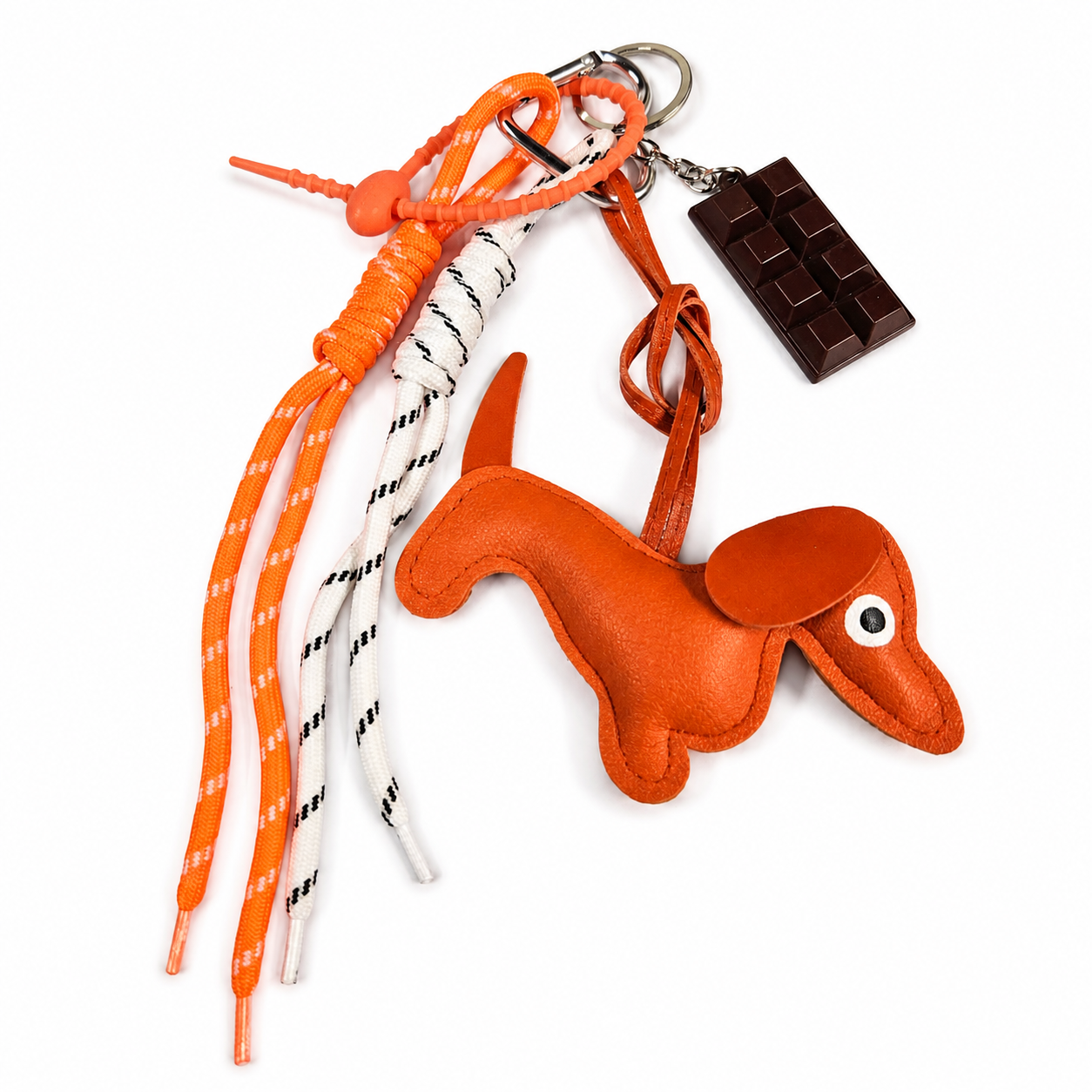 Bijou de sac original composé d’un petit chien orange