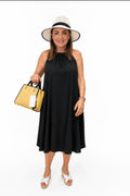 Robe noire fluide et élégante, avec encolure dos-nu Taille unique Belle matière 100% Viscose