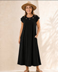 Robe noir  longue fluide à manches courtes œillets métalliques  Taille unique 100% Coton