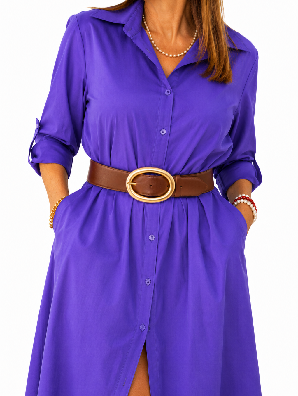 Ceinture marron élégante avec grande boucle dorée.